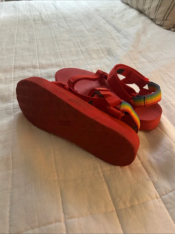 Polaroid Red Sport Sandals with Rainbow Heel Accent - Image 3