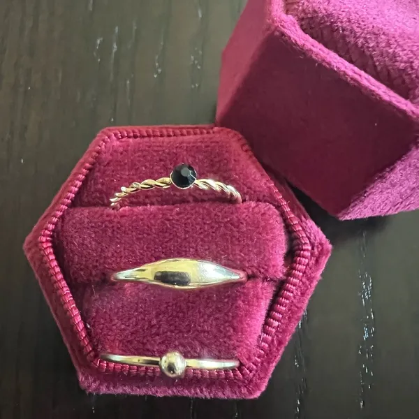 Ladies Gorgeous Golden Stackable Ring Trio Size 7 Gold - Image 2