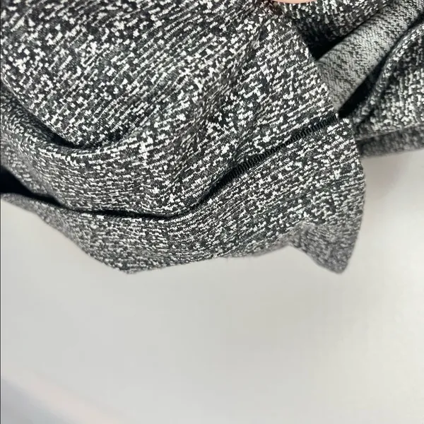 Lululemon Vinyasa‎ Running Luon Suited Jacquard Black White Wrap Scarf - Image 4