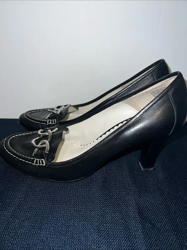 Anne Klein Black Leather Loafers with Silver Chain Accent 9 1/2M - Image 2