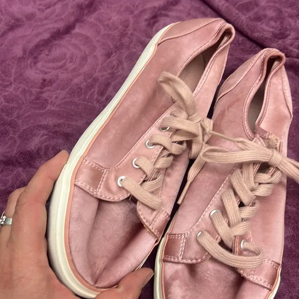 Gap 8.5 light satin pink water stain converse shoes - Image 2