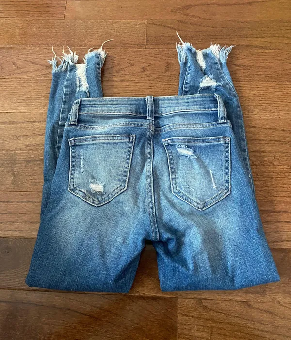 Lulus NWOT Cello light wash distressed skinny ripped jeans - Image 6