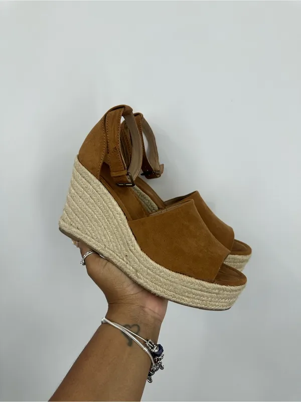 Universal Threads Tan Boho Wedge Sandals Women's Size 8.5 - Image 4