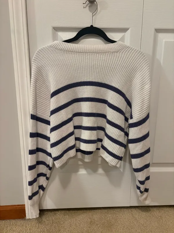 Hollister Easy Crew Sweater  - Image 2