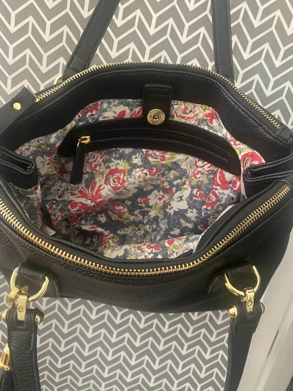 Black Handbag As Shown Excel. Cond. - Image 5