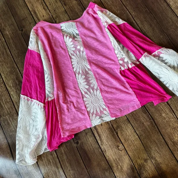 🌸 POL Pink Boho Lace Patchwork Top - Size M 🌸 - Image 4