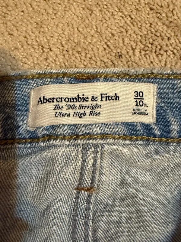 Abercrombie 90’s Ultra High Rise Jeans - Image 6