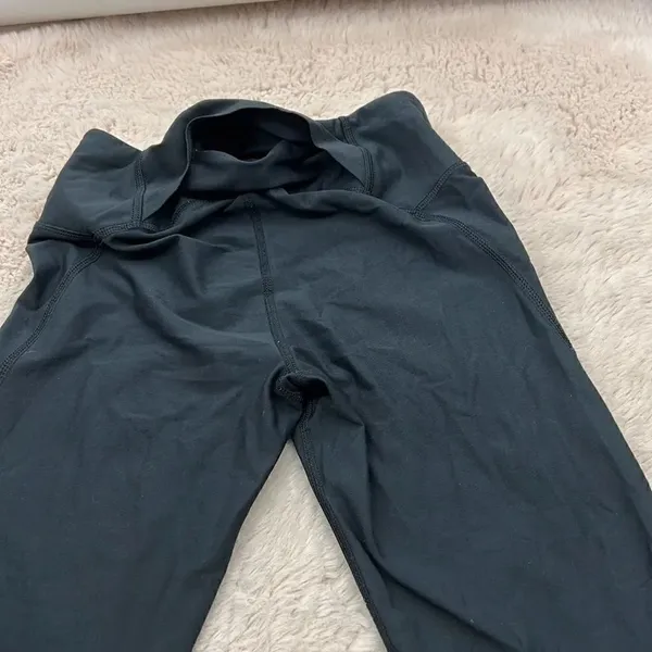Under Armour size small black abstract print leggings - Image 5