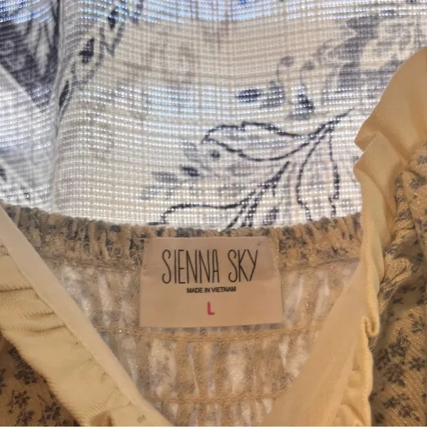 Sienna Sky Cream‎ And Blue Floral Tank Top Size Large - Image 5