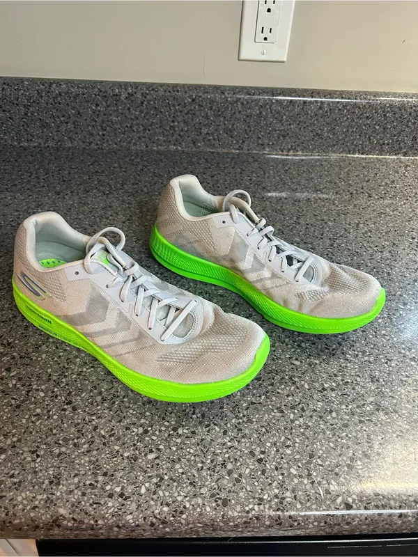 Skechers Light Gray Athletic Sneakers with Neon Green Soles - Image 8