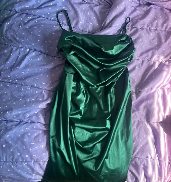 Green Dress Macy's Prom Emerald - Image 2