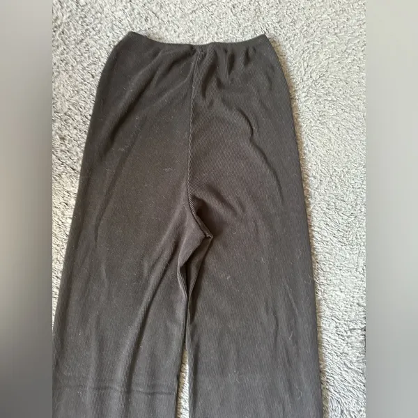 White Fox straight leg leggings, black XS with twist waist - Image 4