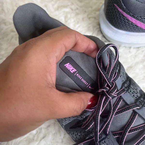 Nike Women's Size 10 Quest Grey Pink Running Sneakers - Image 6