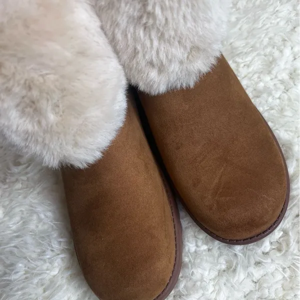 Guess Women's Tan Boots with Cream Fur Trim - Image 9