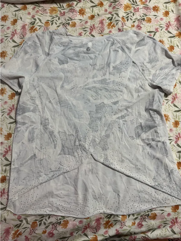 Lululemon Flowy workout top - Image 2