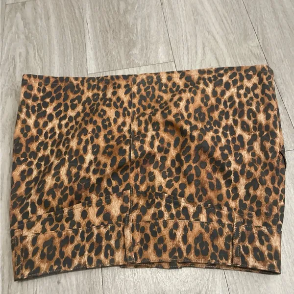 Chic Animal Print Mini Skirt Brown Size 4 - Image 3