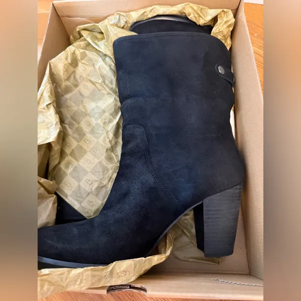 UGG Layna Women's Shearling Foldable Cuff Black Nubuck Boot 2-Wear Styles! 9 - Image 11
