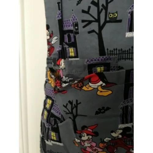 Disney Women's Graphic Scrub Uniform Top Nurse Medical Halloween Size Small - Image 4
