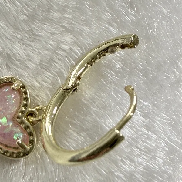 Kendra Scott Ari Heart Gold Huggie Earrings in Dichroic Glass - Image 3