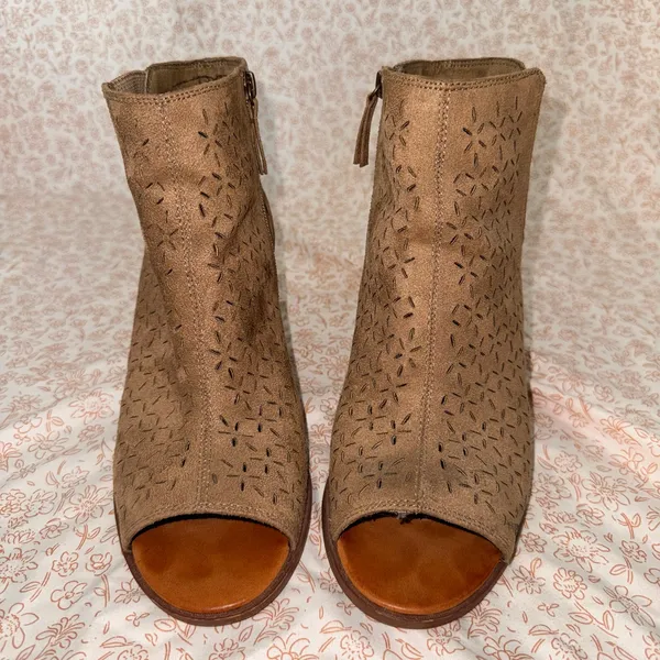 Rock and Candy Heels Size 10 - Image 2