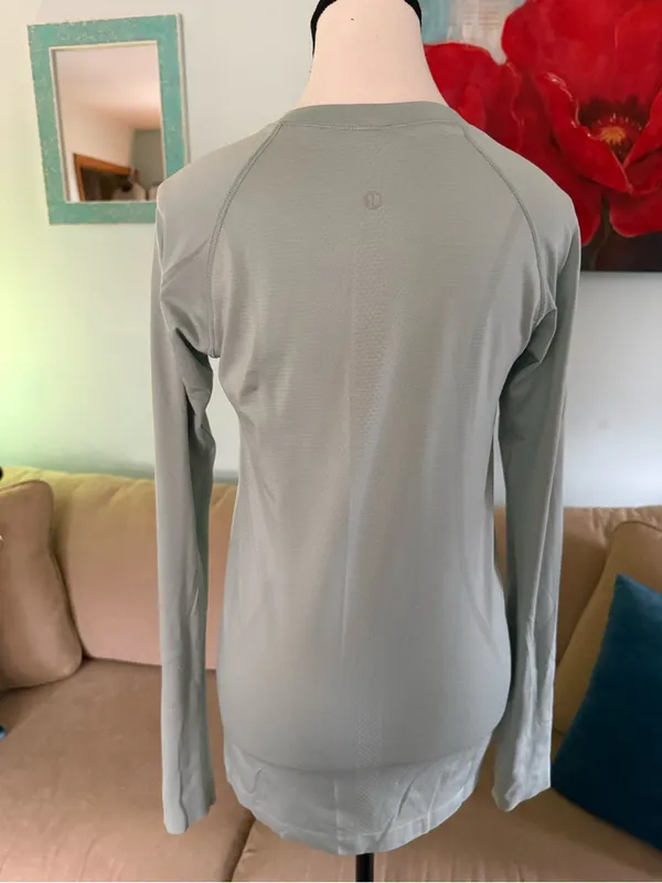 Lululemon - Green Swiftly Tech long sleeve running tee shirt top size 8 - Image 4