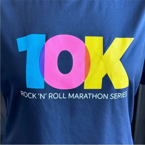 Brooks 10k rock n roll marathon series in training shirt - Image 3