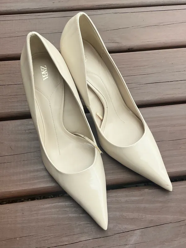 Classic Pointed-Toe Patent Stiletto Pumps in Cream🌷 - Image 2