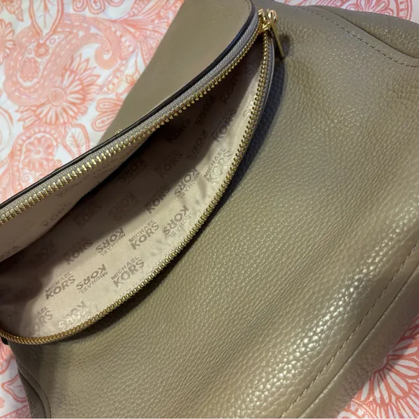 Michael Kors Brown Shoulder Bag with Gold Accents - Image 6
