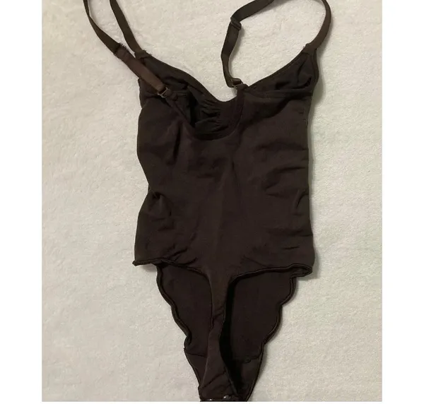SKIMS Sculpting Thong Bodysuit XS - Image 5