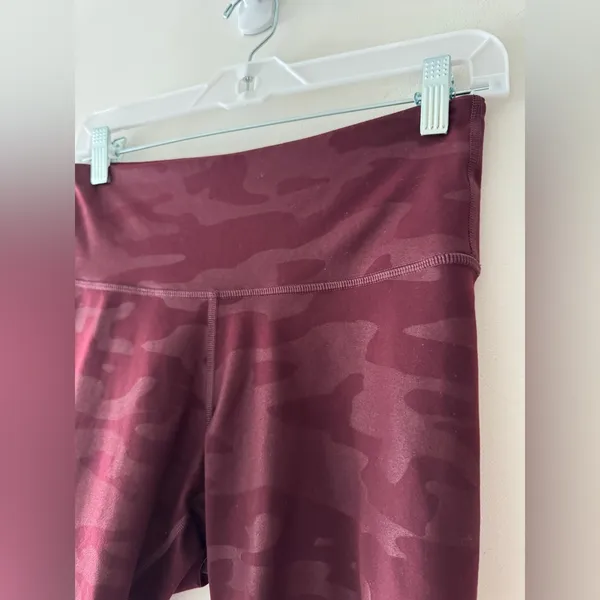 Old Navy Burgundy Camo Print‎ Bike Shorts - Image 3