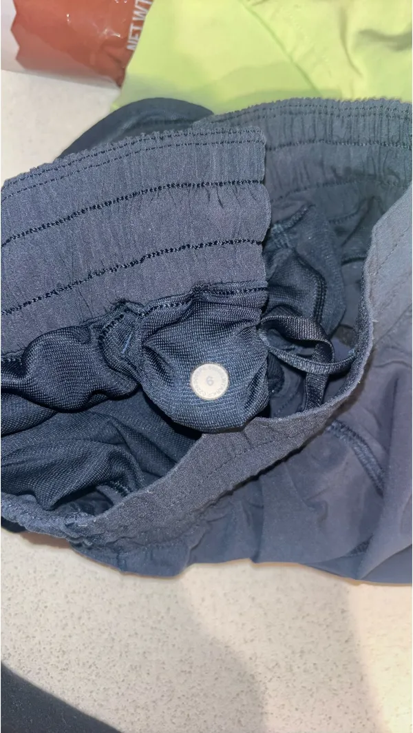 Lululemon Hotty Hot 2.5" Shorts Navy Low-Rise 6 - Image 3