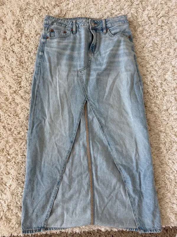 American Eagle Light Wash Denim Maxi Skirt with Front Slit - Image 2