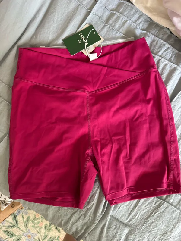 Halara SoftlyZero™ Plush High Waisted Crossover Ruched Yoga Shorts 5'' - Image 3