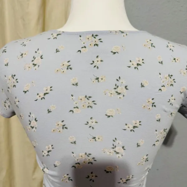 Hollister Light Blue Floral Baby Tee Small Wrap Side‎ Tie V-Neck Short Sleeve - Image 4