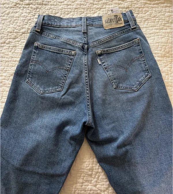 Levi’s Silver Tab Vintage Jeans High-Waisted Mom Jeans - Image 2