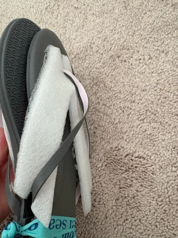 Solei Sea Women's Size 8 In Grey and Pink Flip Flops - Image 4