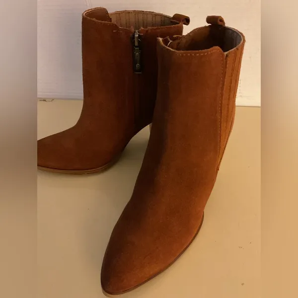 Blondo women suede Chelsea waterproof Cognac Suede Ankle Booties size 9.5 - Image 7