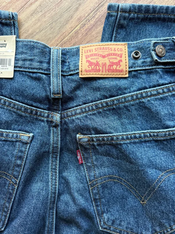 Levi’s Cinch Barrel Jeans - Image 4