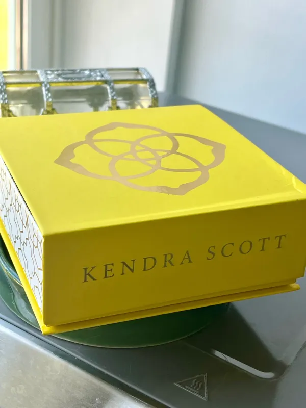 Kendra Scott Love shack fancy bow necklace - Image 7