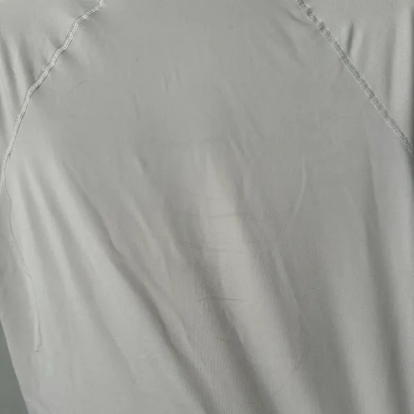 Quicksilver Off White Short Sleeve Rash Guard Surf Tee No Size Tag Est. Size Men’s S - Image 9