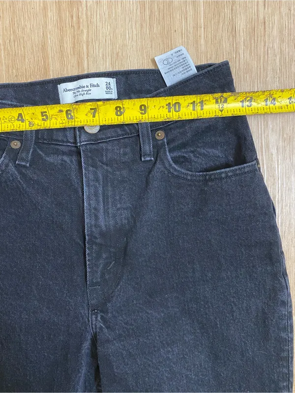 Abercrombie & Fitch Women's Black Straight-Leg Jeans - Image 4
