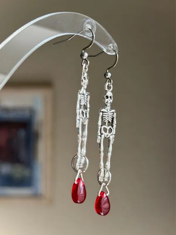 Handmade skull funky cute spooky dangle earrings 💀❤️ - Image 5