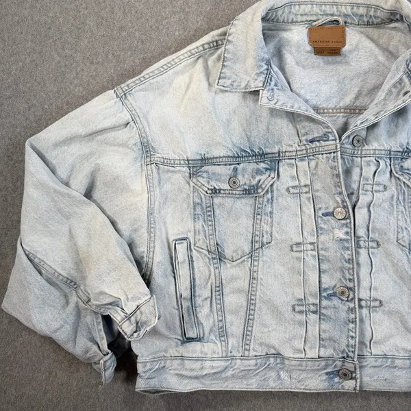 American Eagle Women's Large Light Wash Distressed Denim Jacket Button Front - Image 4