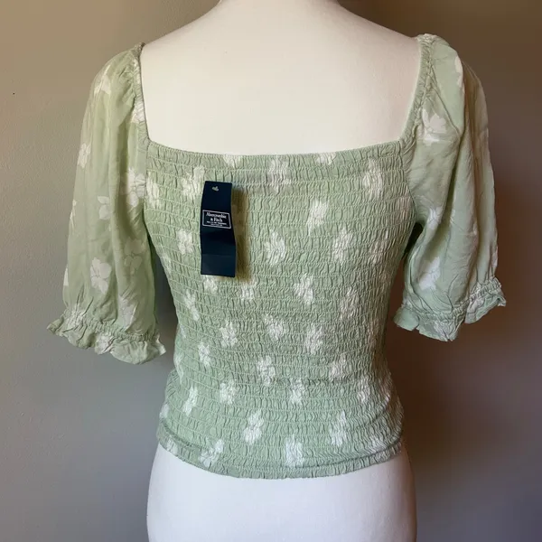NWT Abercrombie Green Peplum Blouse Ditzy Floral Print Size Small - Image 3