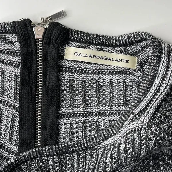 Gallarda Galante fringe geometric elbow length sweater. Size F. Size M. - Image 4