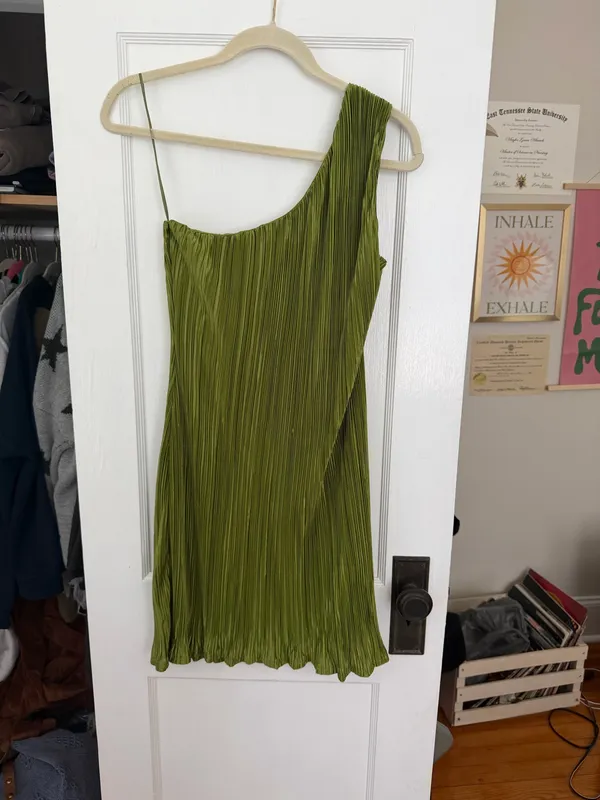 VICI Green One-Shoulder Dress - Image 5