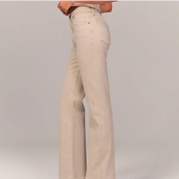 Abercrombie & Fitch Women's Tan Curve Love 90s Relaxed High Rise Jeans 8L - Image 3