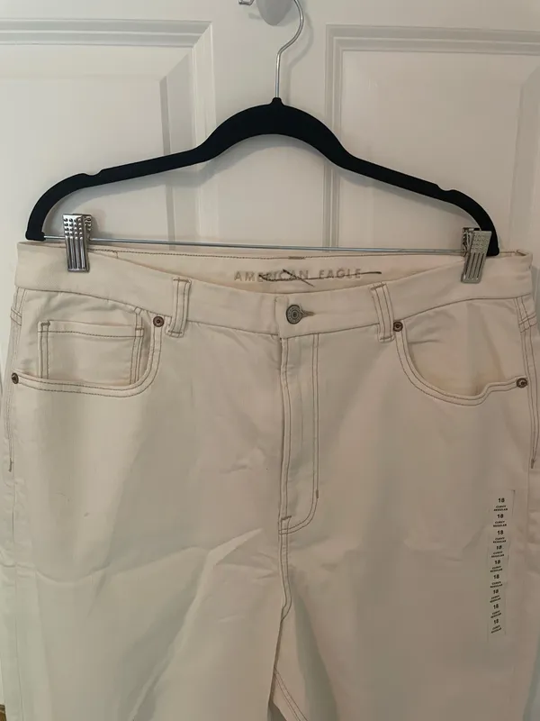 American Eagle Outfitters Curvy Mom Jeans - Image 3