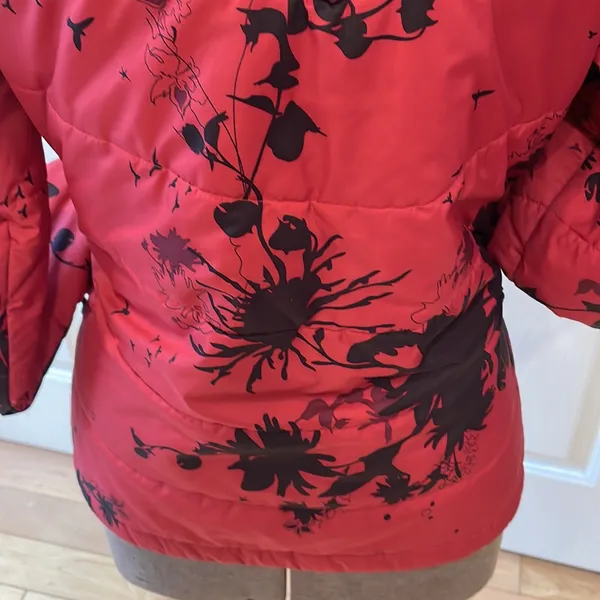 Patagonia nano puffer red and black flowered full zip insulatedjacket - Image 5