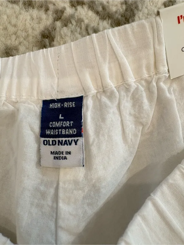 Old Navy White Embroidered Lace-Trim Shorts - Image 4